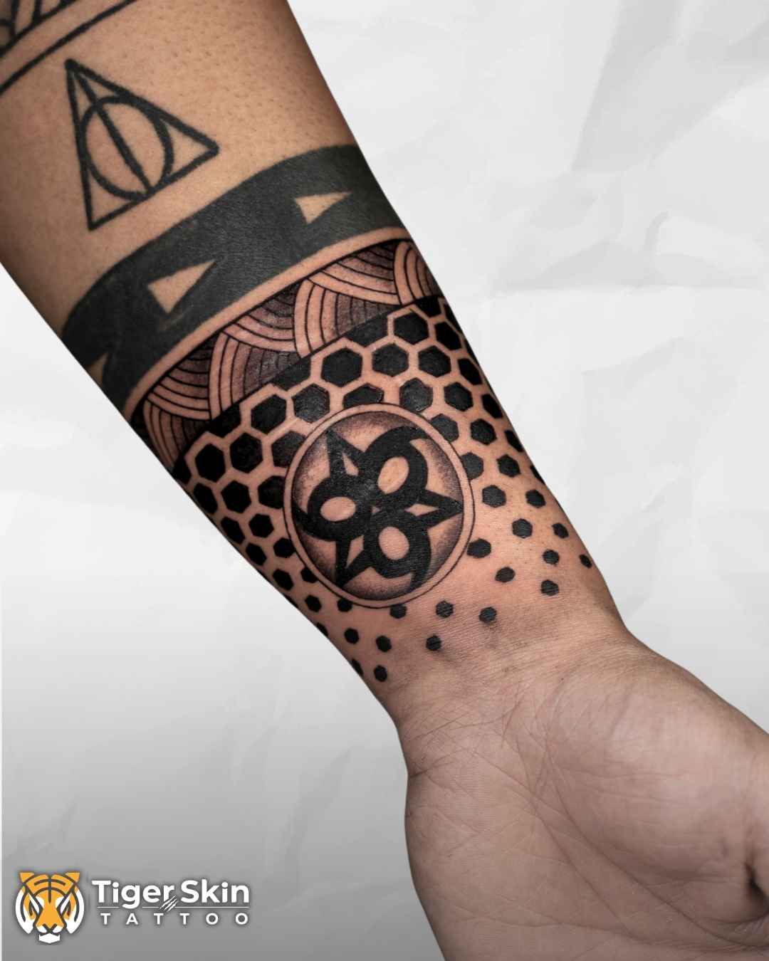 Black & Grey tattoo Thane by Tiger Skin